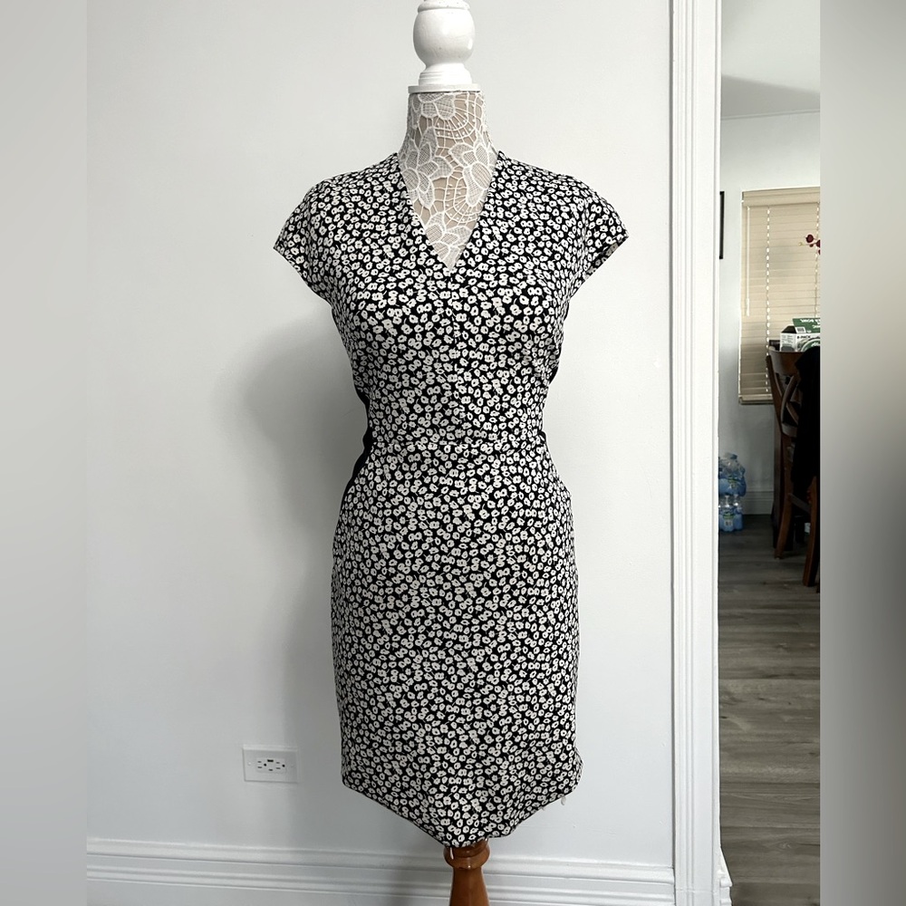 Escada Delivia Floral V-Neck Short Sleeve Dress in Charcoal,NWOT - Size 10(US)